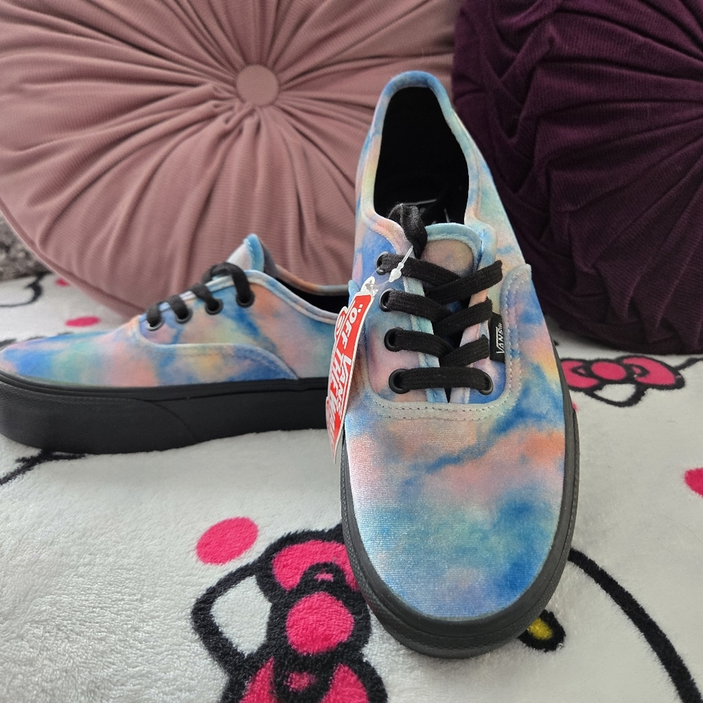 BNWT Authentic Platform Velvet Tie Dye Vans Womens size 9